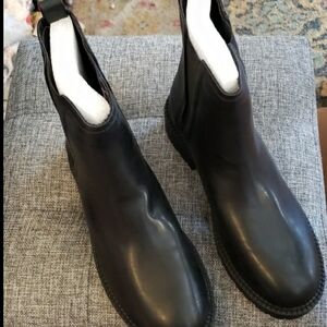 LPCBDEE Chelsea Lug Sole Black Slip-on Boots in White Size 9.5